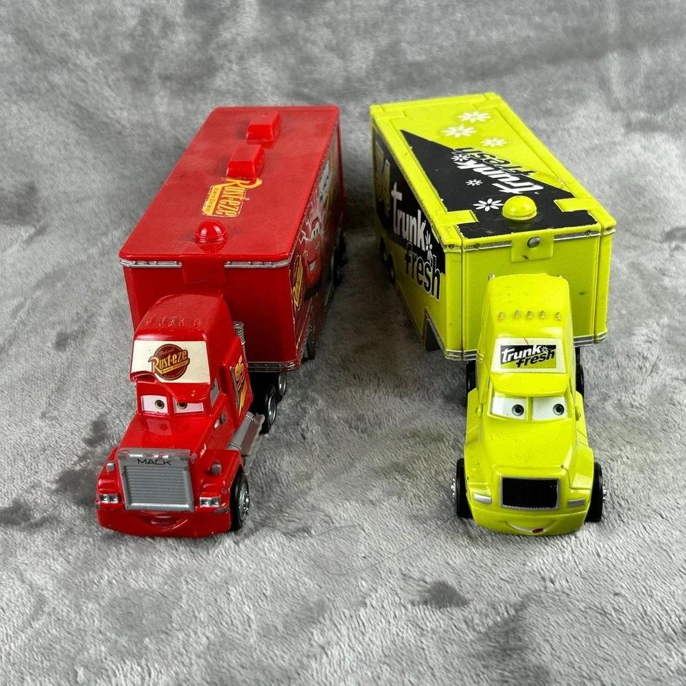 Disney Pixar Cars Mack Hauler and Trunk Fresh 34 Hauler Truck Lot Red Green